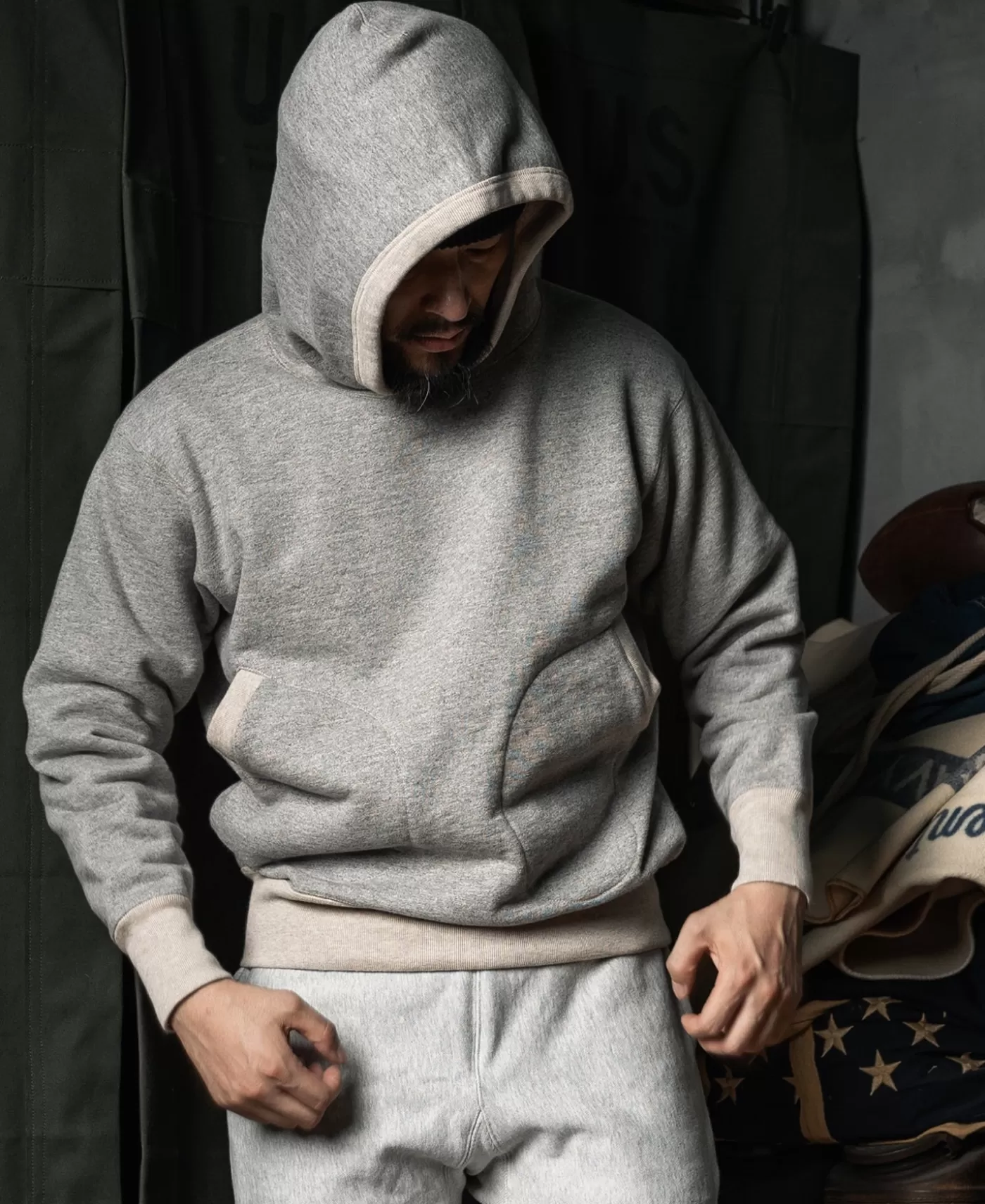 boxing_glove_pocket_lock_hood_hoodie_2.webp Online Boxing Glove Pocket Lock Hood Hoodie Sweatshirts & Hoodies