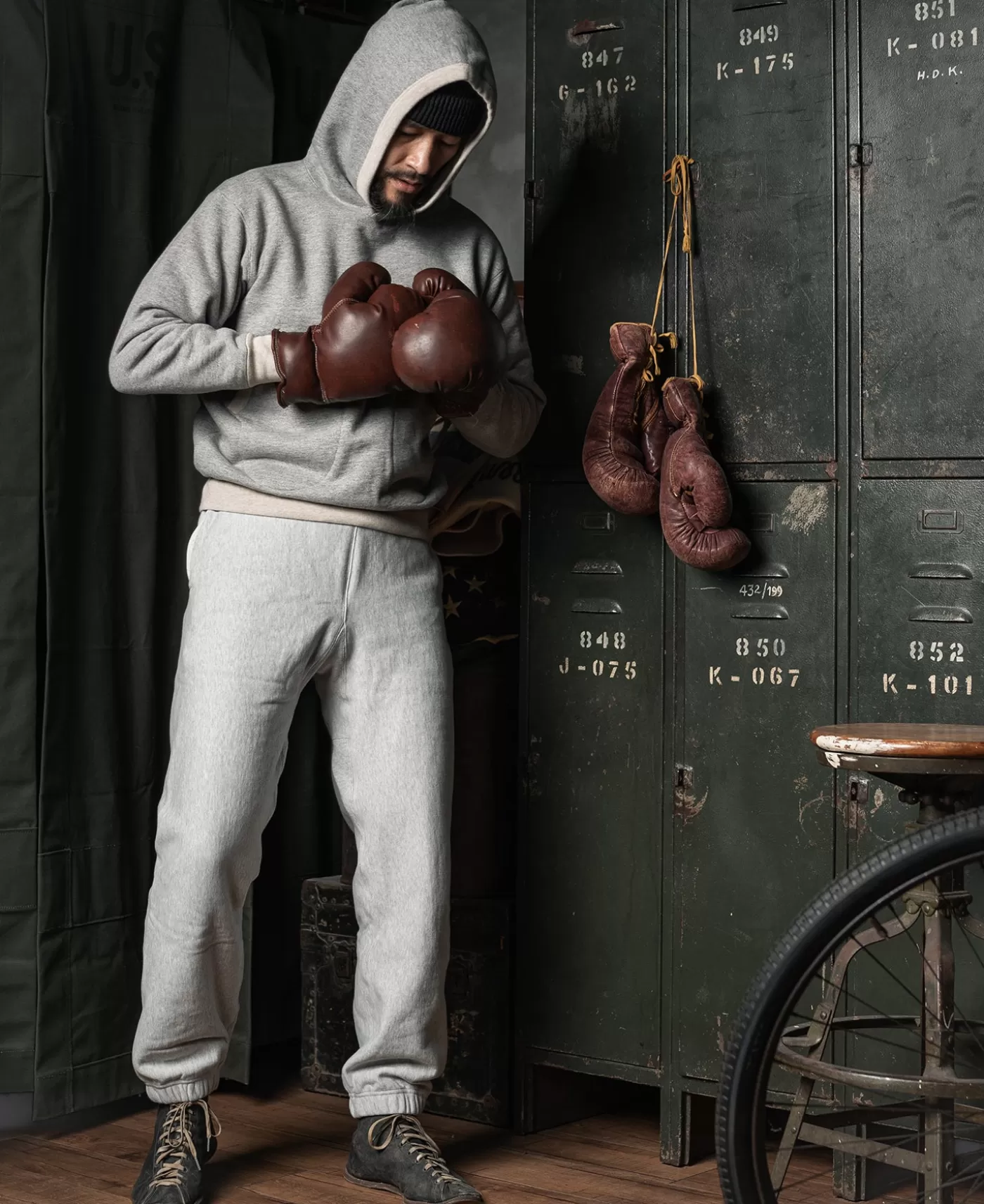 boxing_glove_pocket_lock_hood_hoodie_4.webp Online Boxing Glove Pocket Lock Hood Hoodie Sweatshirts & Hoodies