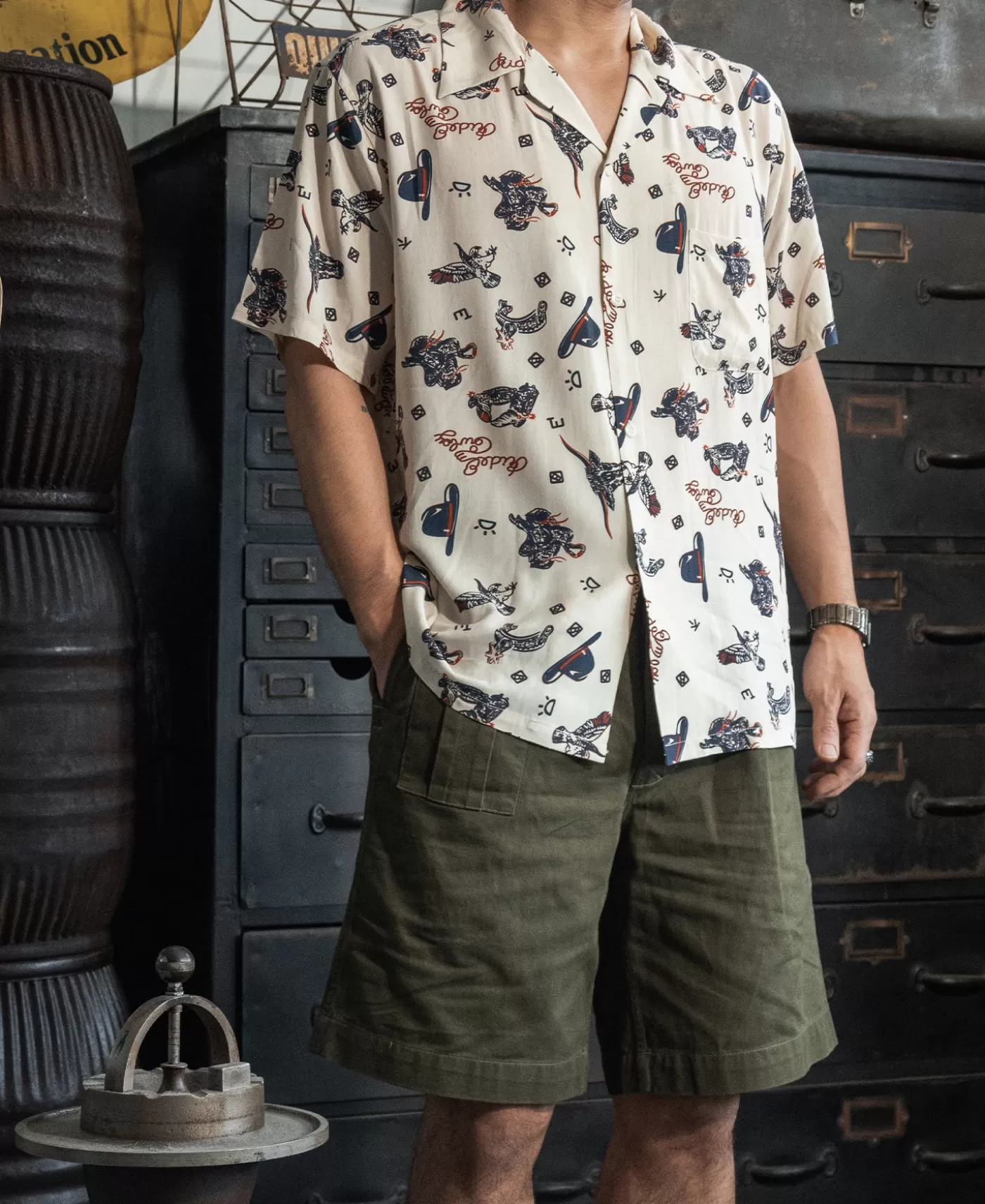 cowboy_symbols_pattern_cuban_collar_shirt__cream_white_3.webp Outlet Cowboy Symbols Pattern Cuban Collar Shirt - Short Sleeve Shirts