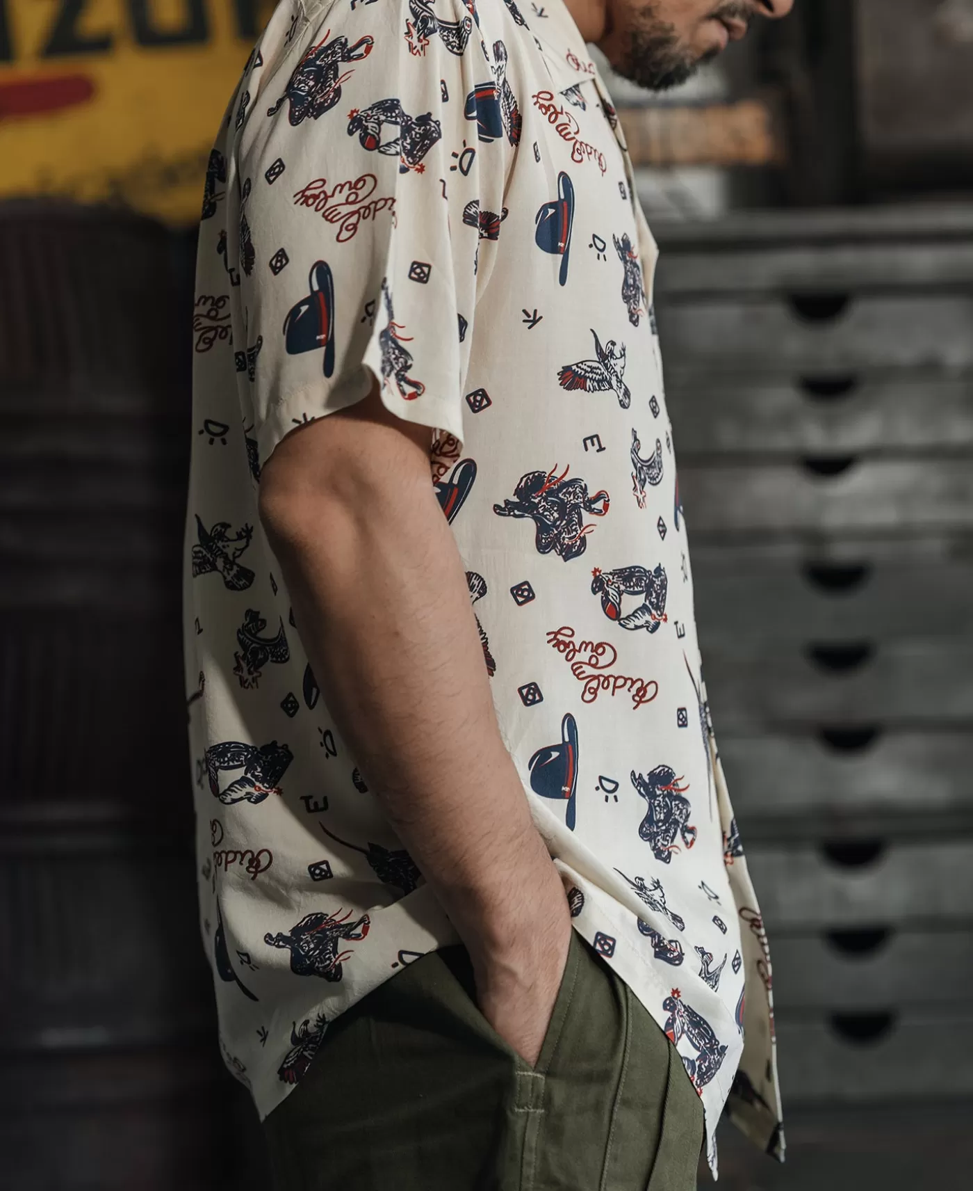 cowboy_symbols_pattern_cuban_collar_shirt__cream_white_4.webp Outlet Cowboy Symbols Pattern Cuban Collar Shirt - Short Sleeve Shirts