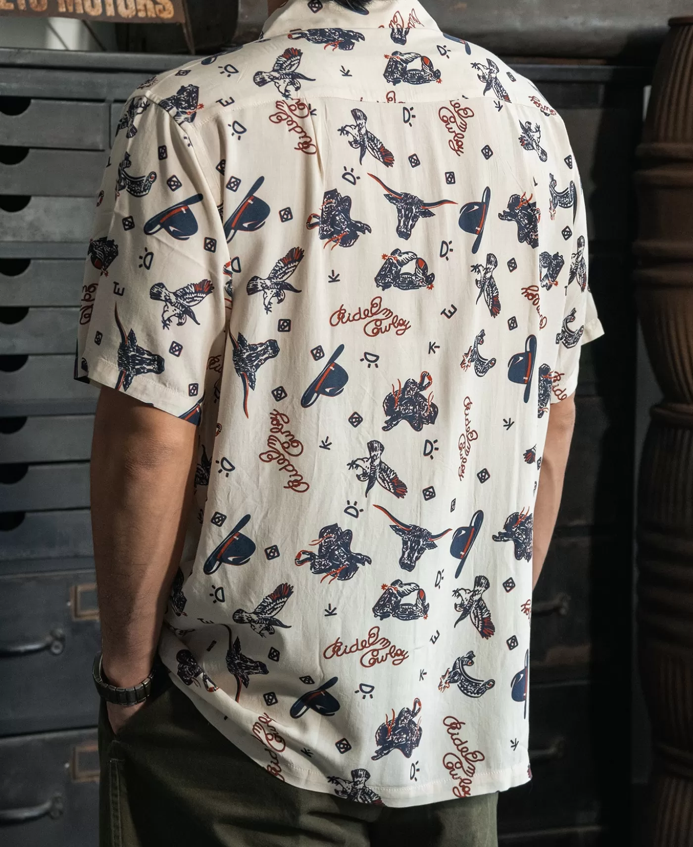cowboy_symbols_pattern_cuban_collar_shirt__cream_white_5.webp Outlet Cowboy Symbols Pattern Cuban Collar Shirt - Short Sleeve Shirts