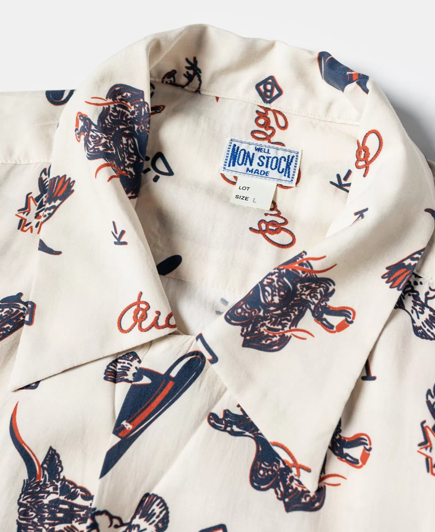 cowboy_symbols_pattern_cuban_collar_shirt__cream_white_6.webp Outlet Cowboy Symbols Pattern Cuban Collar Shirt - Short Sleeve Shirts