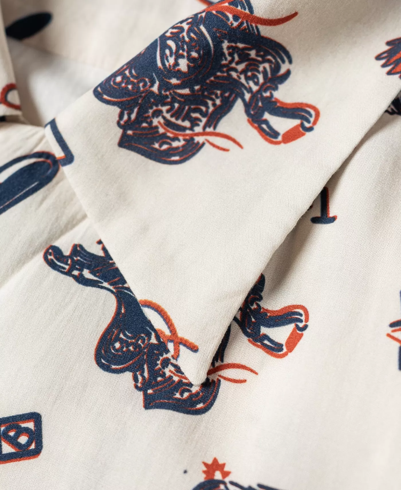 cowboy_symbols_pattern_cuban_collar_shirt__cream_white_9.webp Outlet Cowboy Symbols Pattern Cuban Collar Shirt - Short Sleeve Shirts