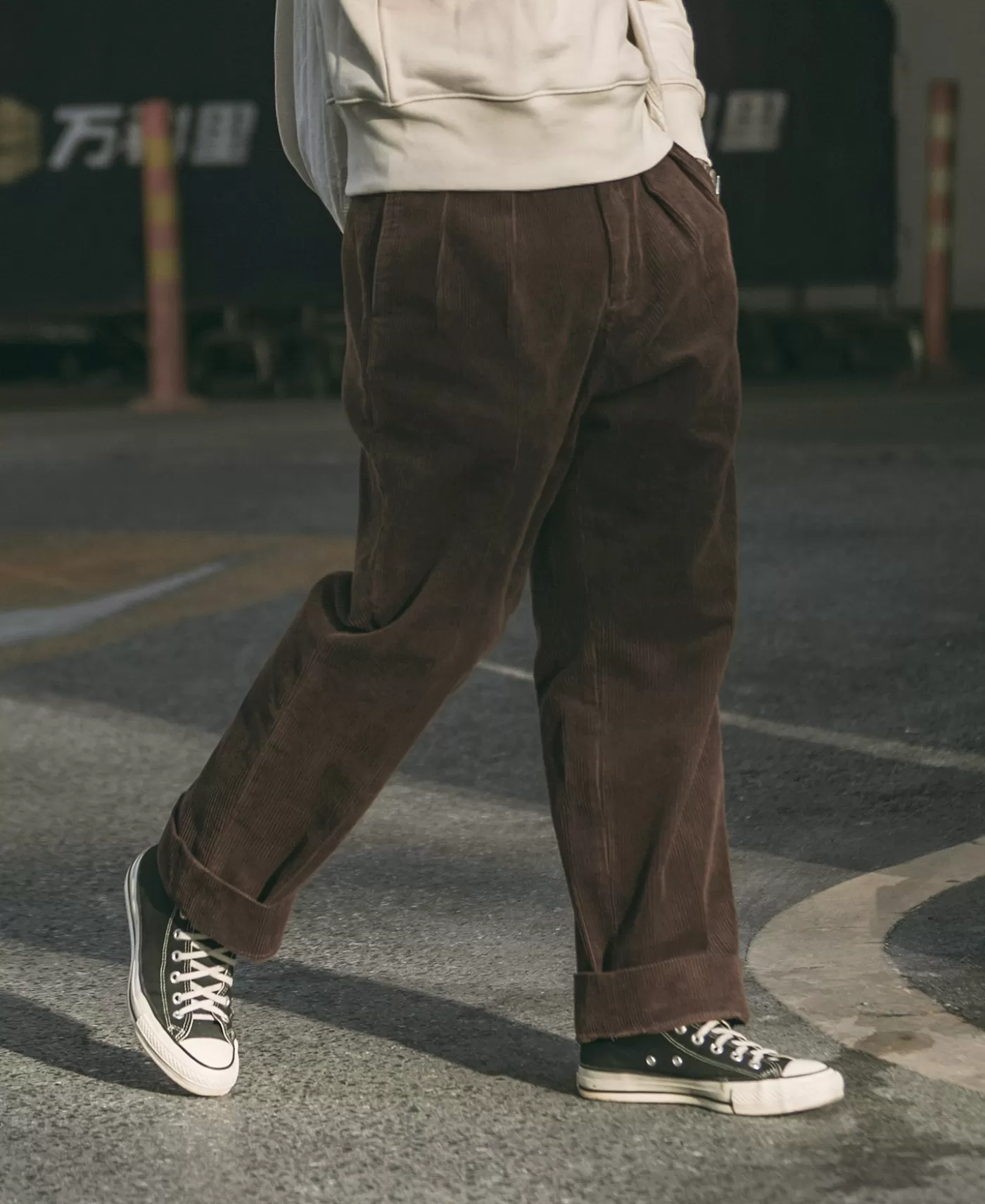 oz__wale_corduroy_trousers__brown_3.webp Outlet 12.5 oz 8 Wale Corduroy Trousers - Pants & Trousers