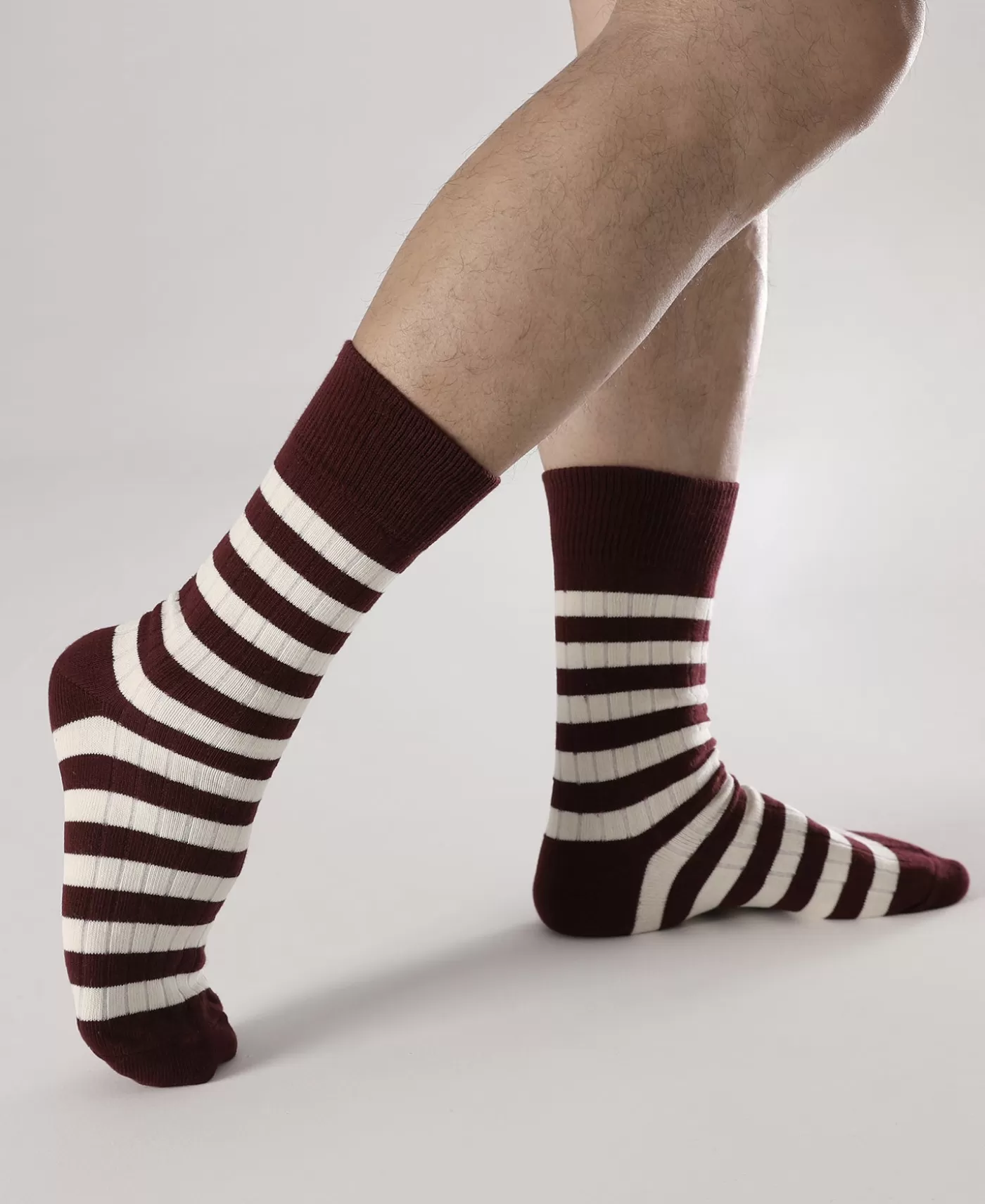 retro_striped_cotton_socks__redwhite_3.webp Cheap Retro Striped Cotton Socks - Socks