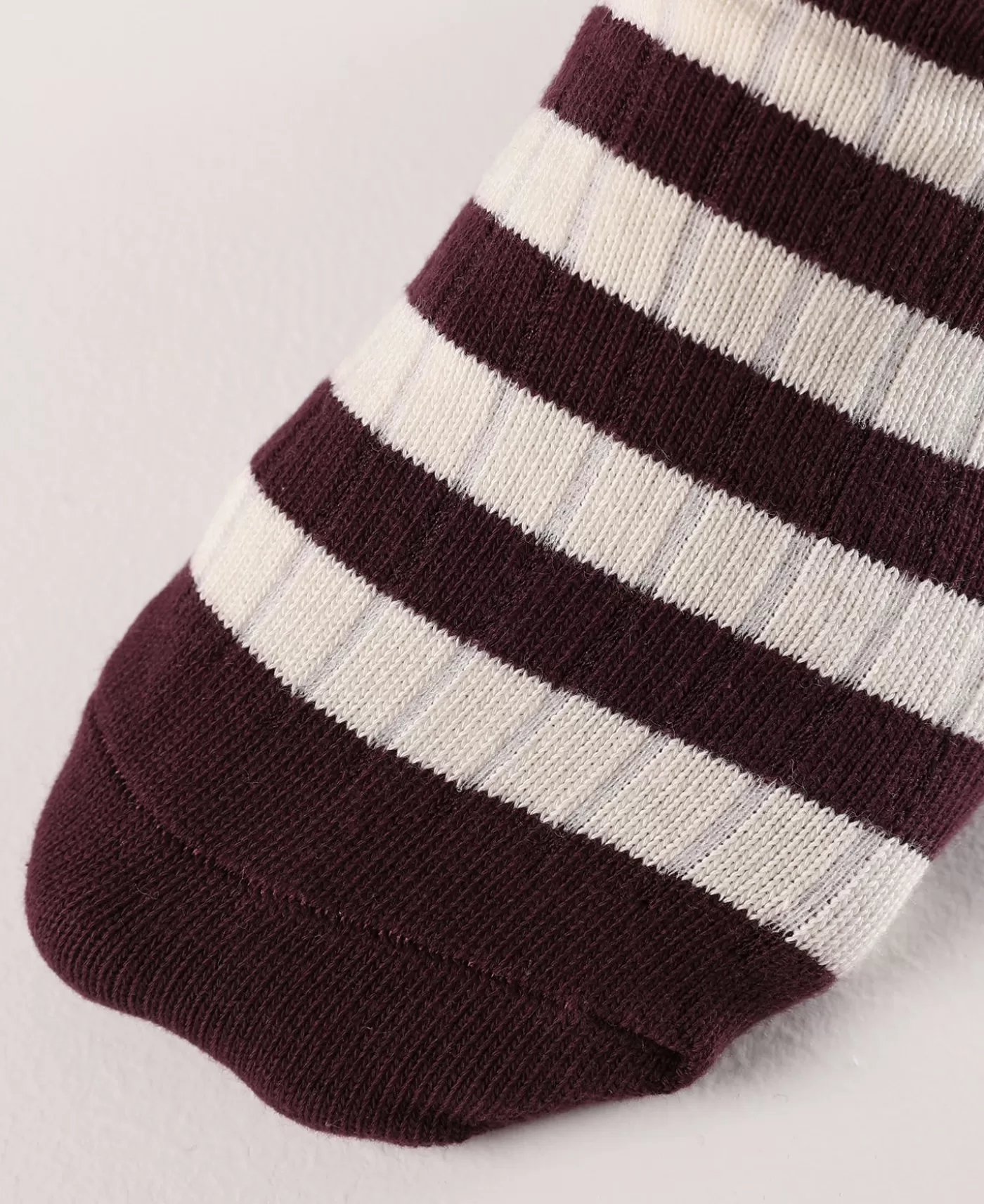 retro_striped_cotton_socks__redwhite_4.webp Cheap Retro Striped Cotton Socks - Socks