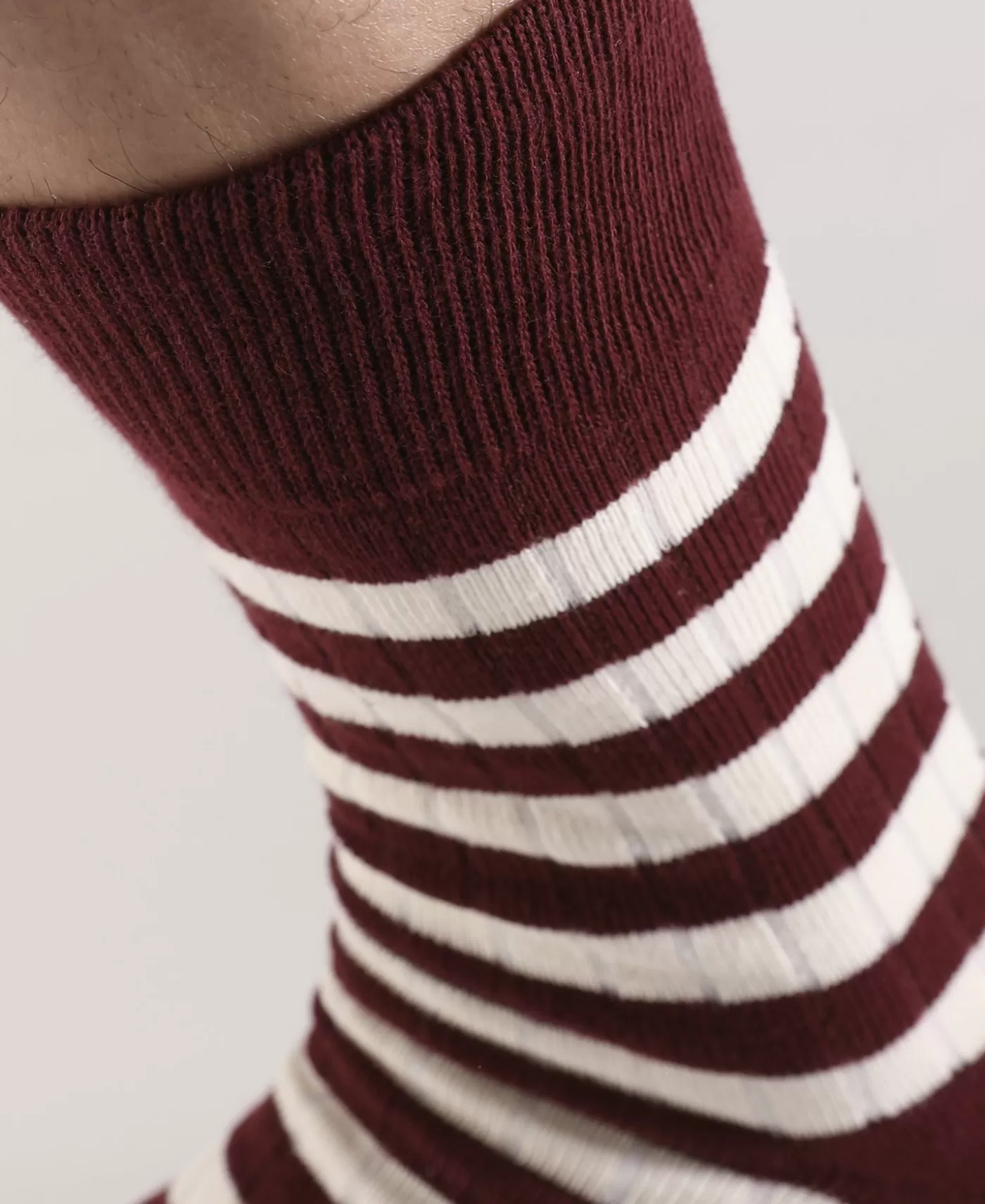 retro_striped_cotton_socks__redwhite_5.webp Cheap Retro Striped Cotton Socks - Socks
