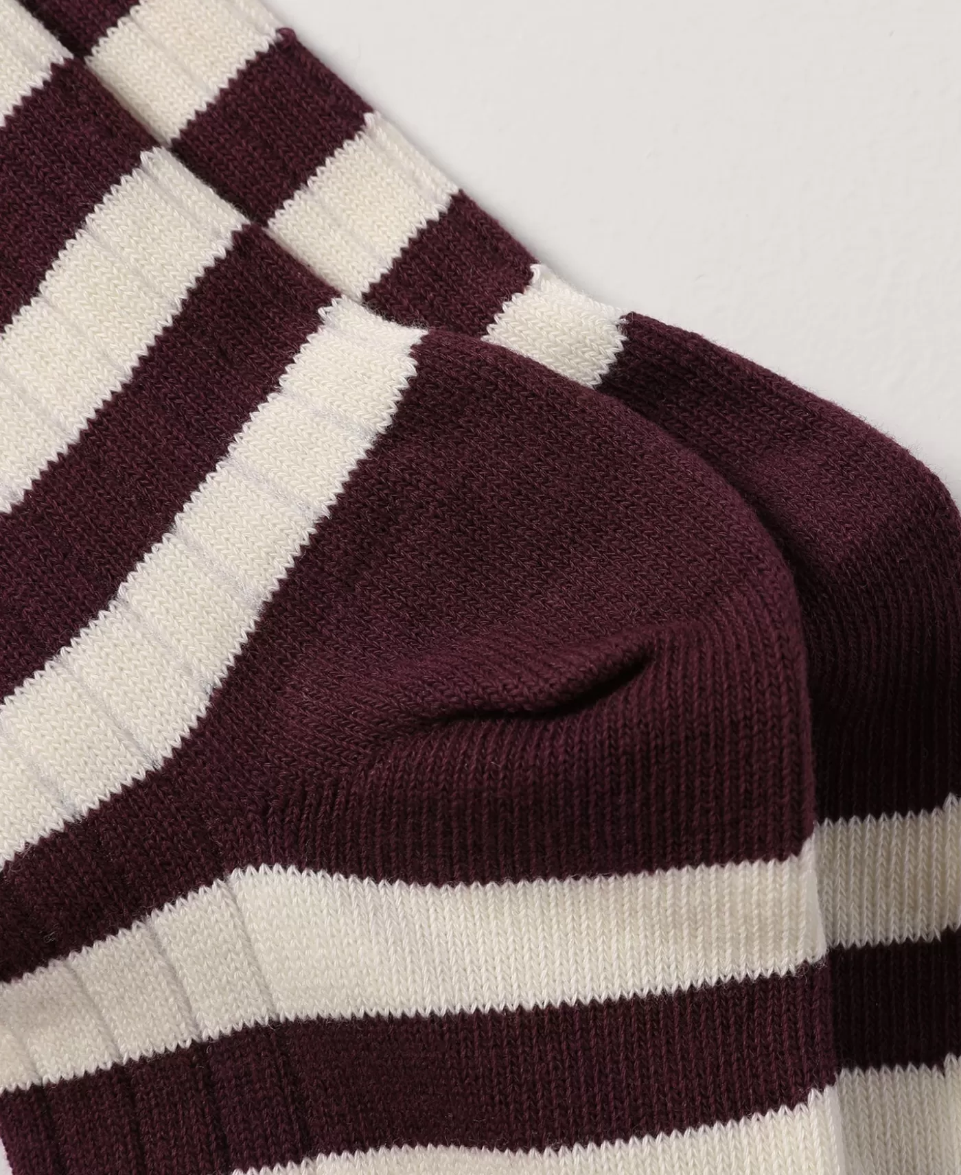 retro_striped_cotton_socks__redwhite_9.webp Cheap Retro Striped Cotton Socks - Socks