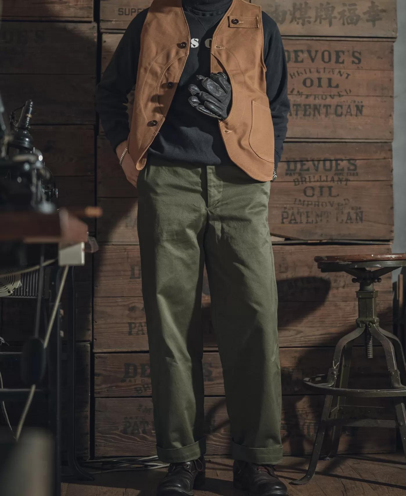 s_heavyweight_canvas_game_pocket_hunting_vest__khaki_4.webp Fashion 1930s Heavyweight Canvas Game Pocket Hunting Vest - Vests