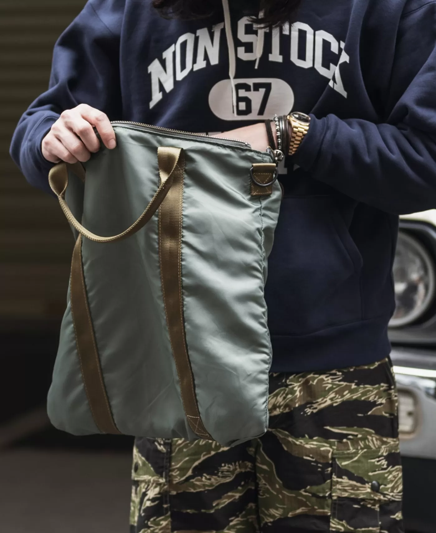 s_usaf_helmet_bag__sage_green_2.webp Sale 1950s USAF Helmet Bag - Bags & Luggage