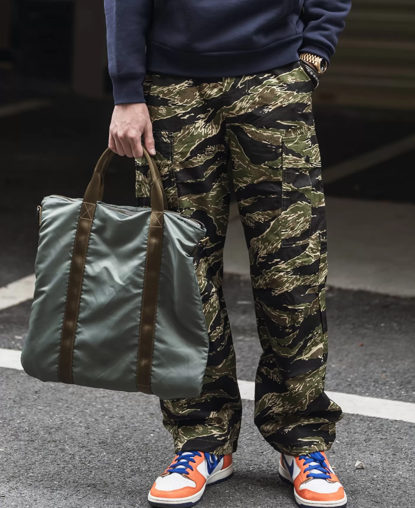 s_usaf_helmet_bag__sage_green_3.webp Sale 1950s USAF Helmet Bag - Bags & Luggage