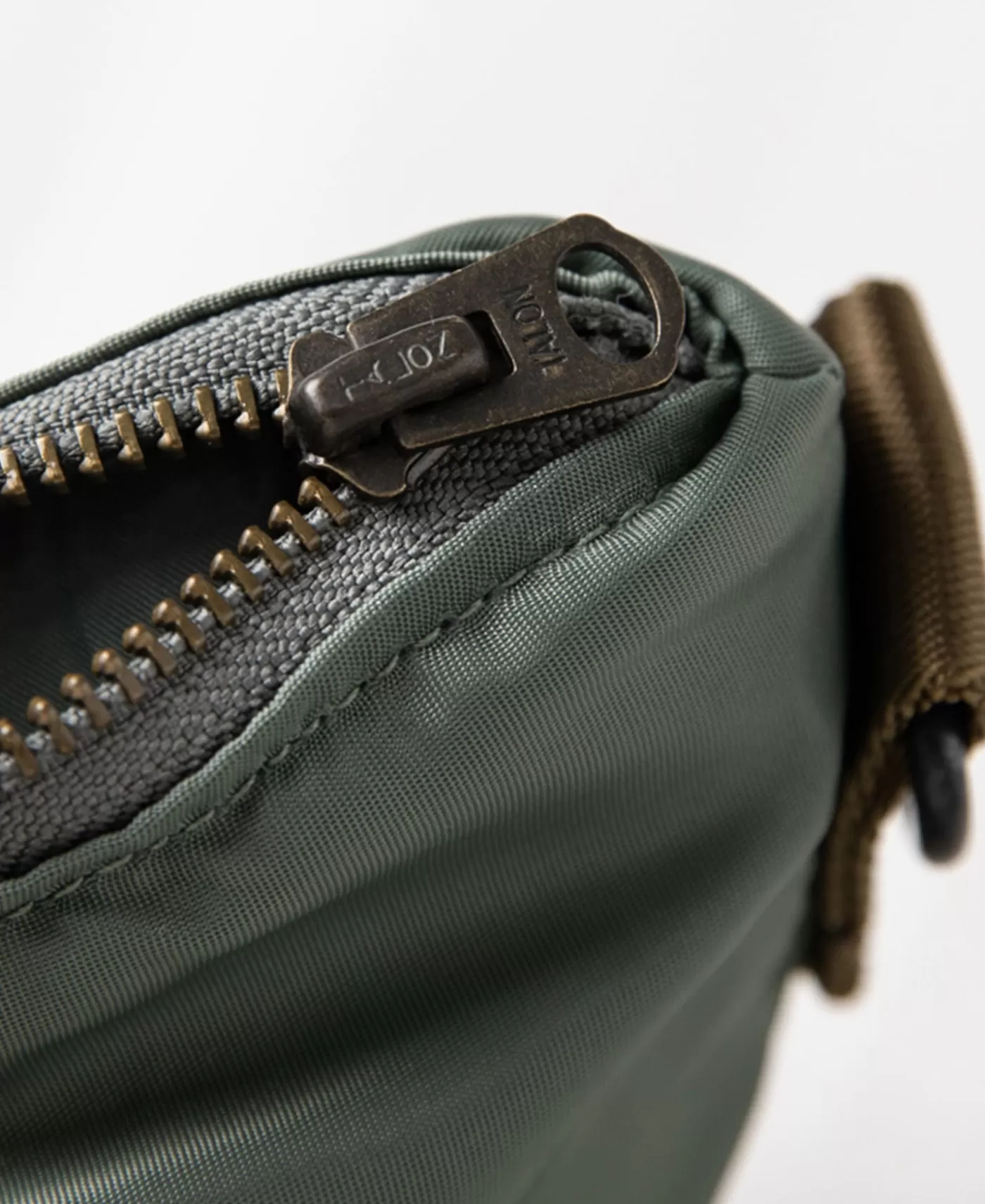 s_usaf_helmet_bag__sage_green_4.webp Sale 1950s USAF Helmet Bag - Bags & Luggage