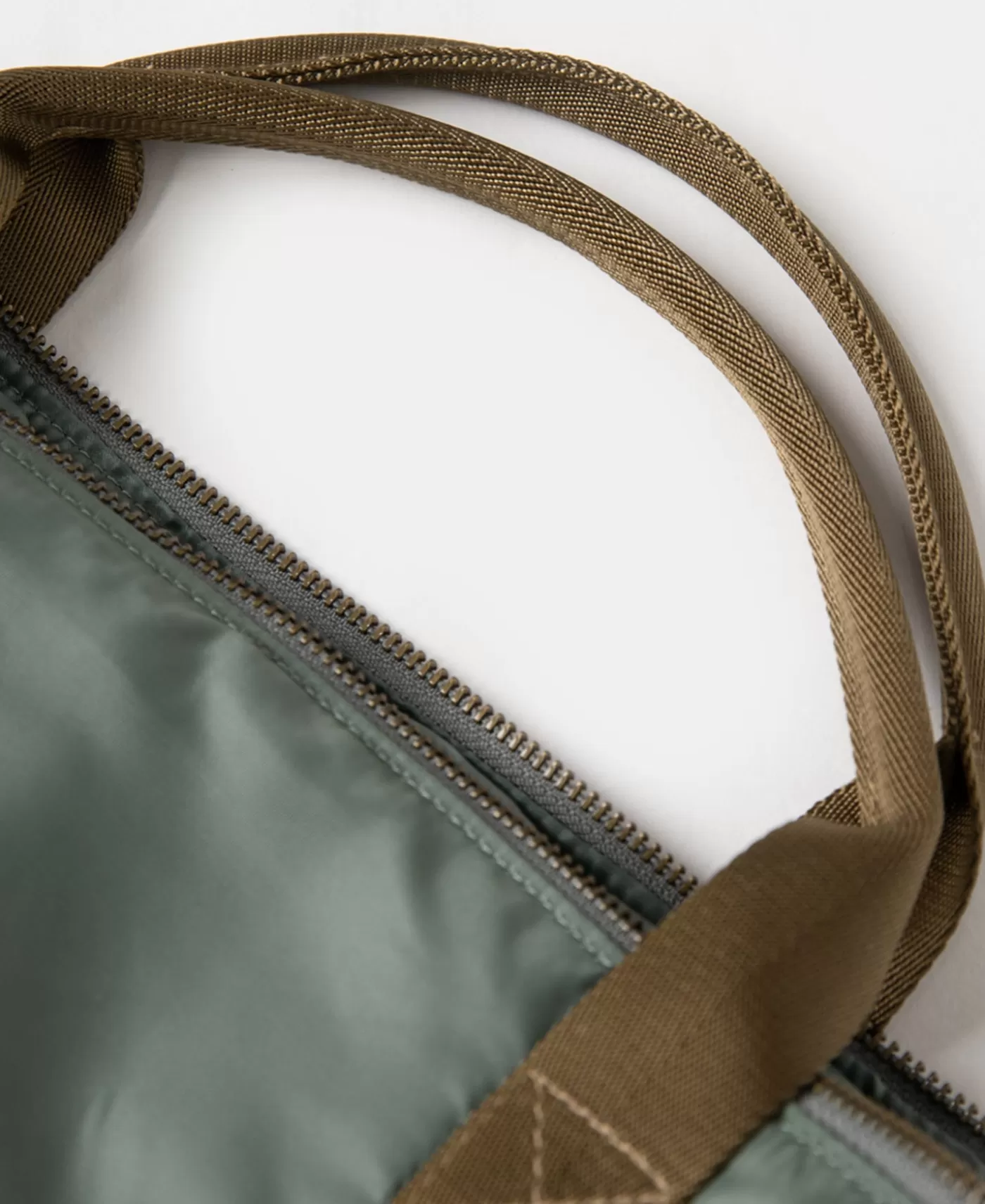 s_usaf_helmet_bag__sage_green_7.webp Sale 1950s USAF Helmet Bag - Bags & Luggage