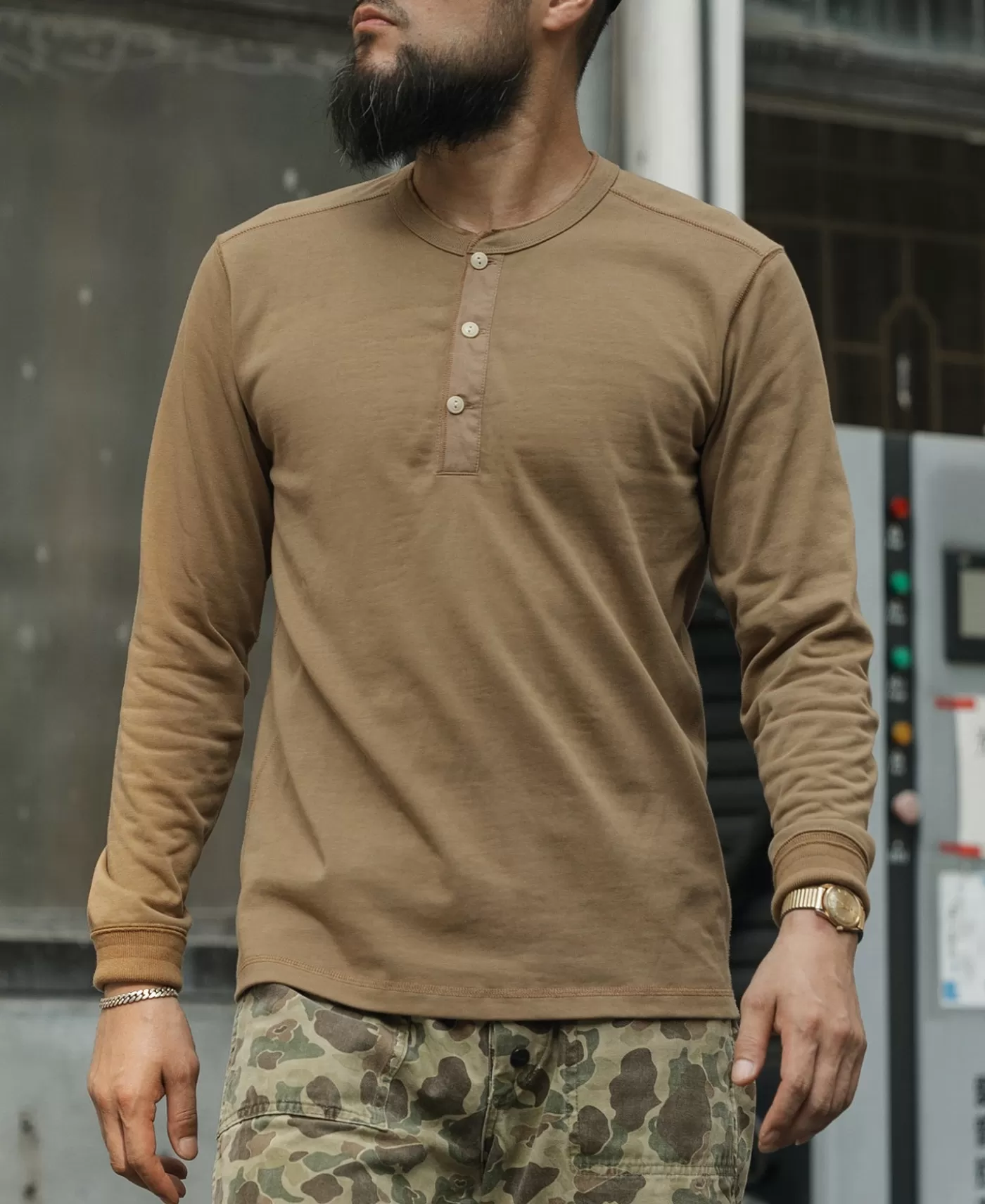 vintage_long_sleeve_henley_shirt__khaki_4.webp Best Sale Vintage Long Sleeve Henley Shirt - Long Sleeve T-Shirts | Henleys